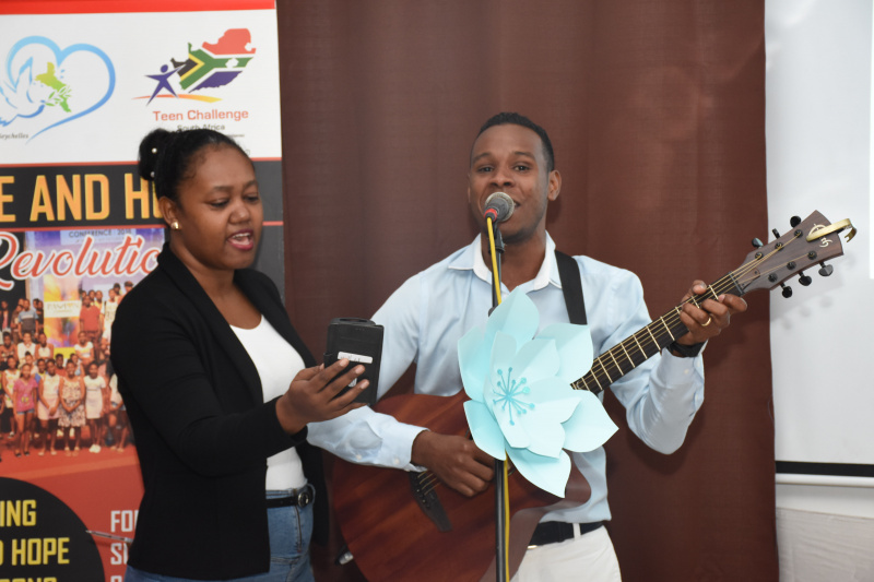 A song performance during the ceremony (Photo: Patrick Joubert)